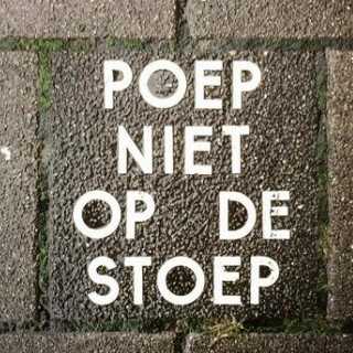 Poep op de stoep